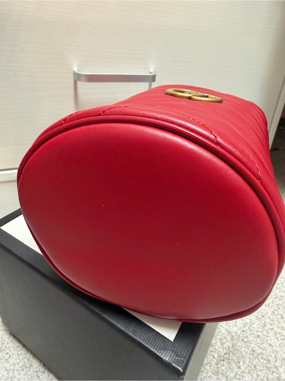 Gucci Red Chevron Quilted GG Bucket Crossbody - Picture 4 of 7